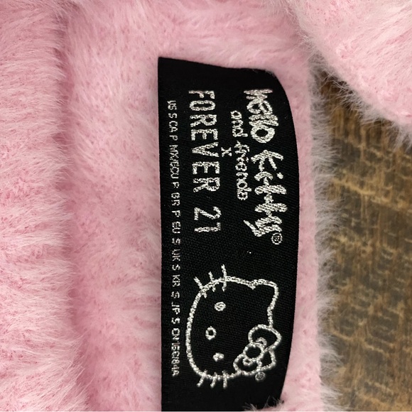 Hello kitty pink fuzzy shorts set. Size small. No tags but never worn. - Picture 2 of 3